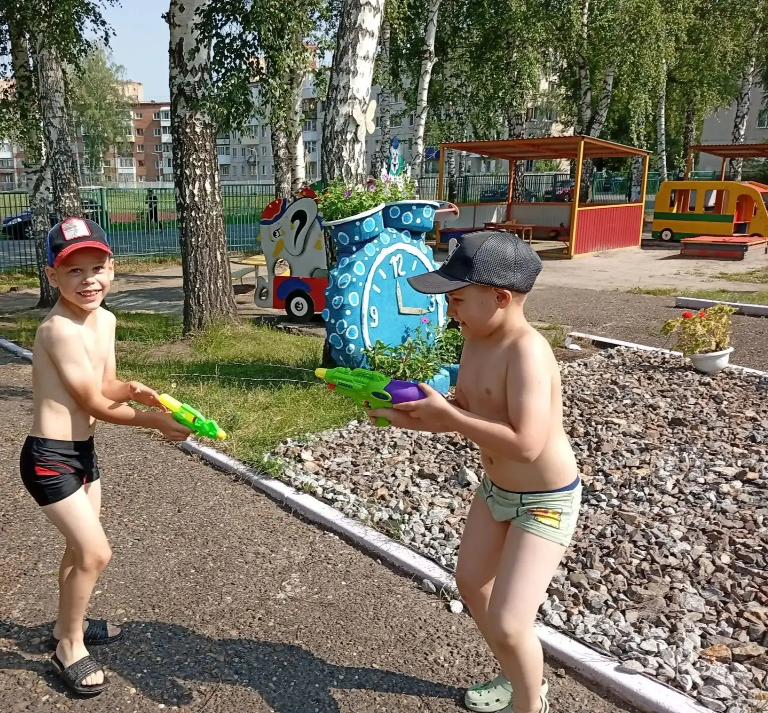 Уважаемые родители!

Продолжаем показывать вам, как наши ребята праздновали день Ивана Купалы!

На ф