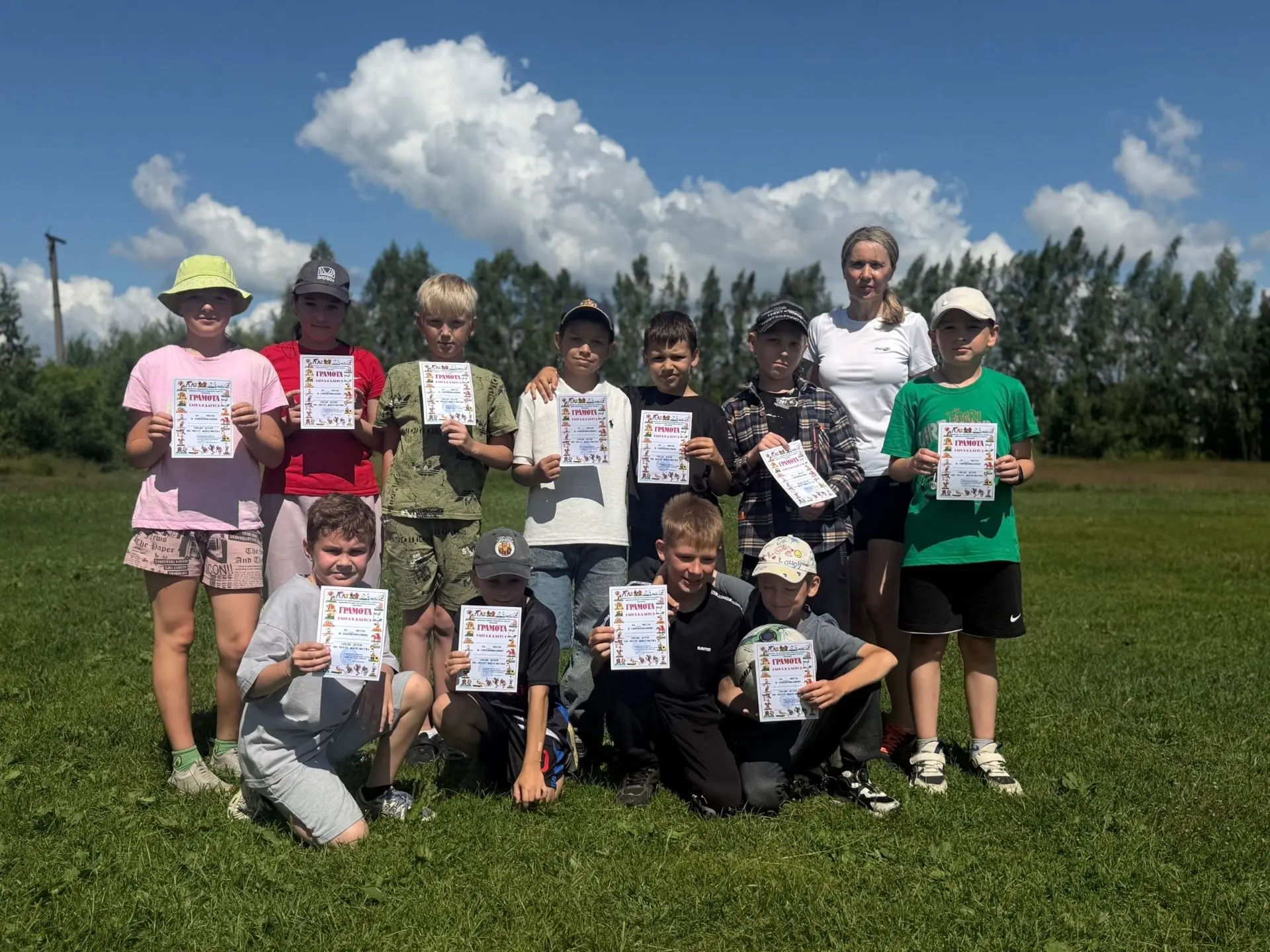 🏆 23 июня прошёл товарищеский матч между отрядами нашего лагеря.

Игра прошла в атмосфере азарта, д