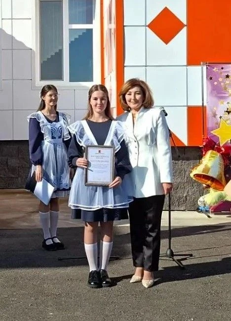 ✨Во время торжественной линейки были вручены  благодарственные письма Администрации мун...