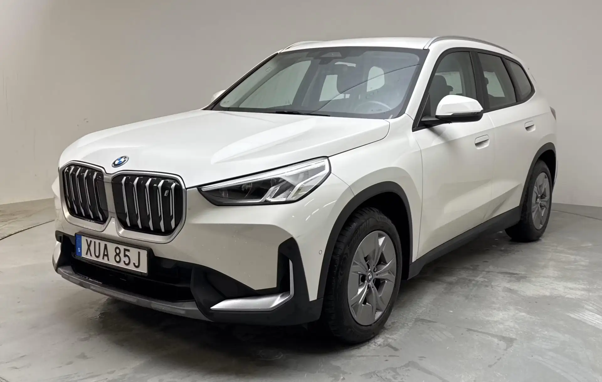 BMW сократит выпуск iX1 из-за дефицита дисков  BMW приостановит выпуск части версий iX1 из-за дефици
