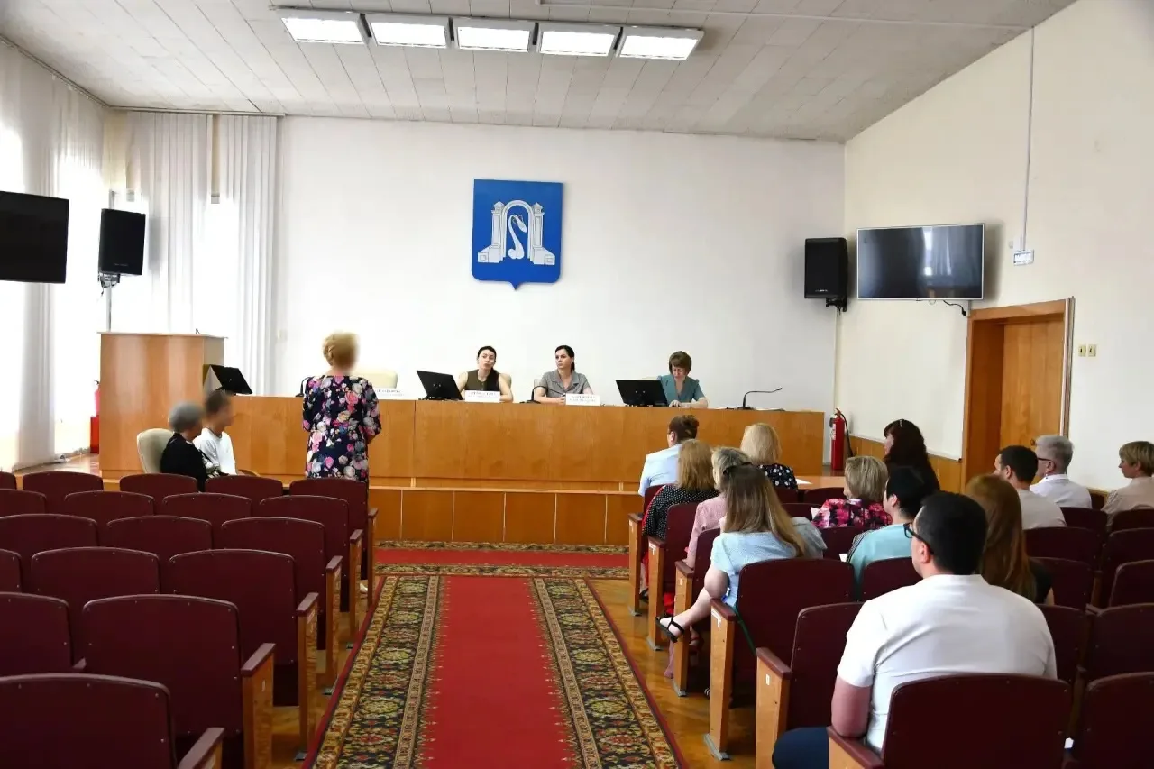 В мэрии состоялось очередное заседание комиссии по делам несовершеннолетних, на котором были рассмот