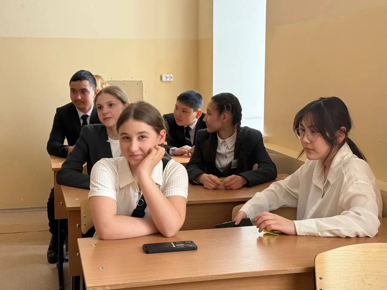 Кафедру психиатрии и клинической психологии ОрГМУ посетили школьники   Вчера доцент кафедры Юлия Пад