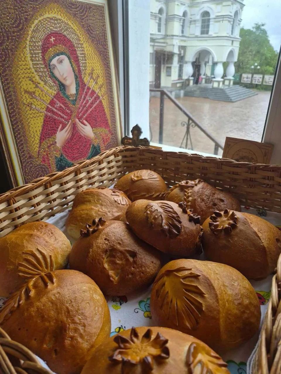 🍞 Хлеб от Свято-Никольского собора становится традицией