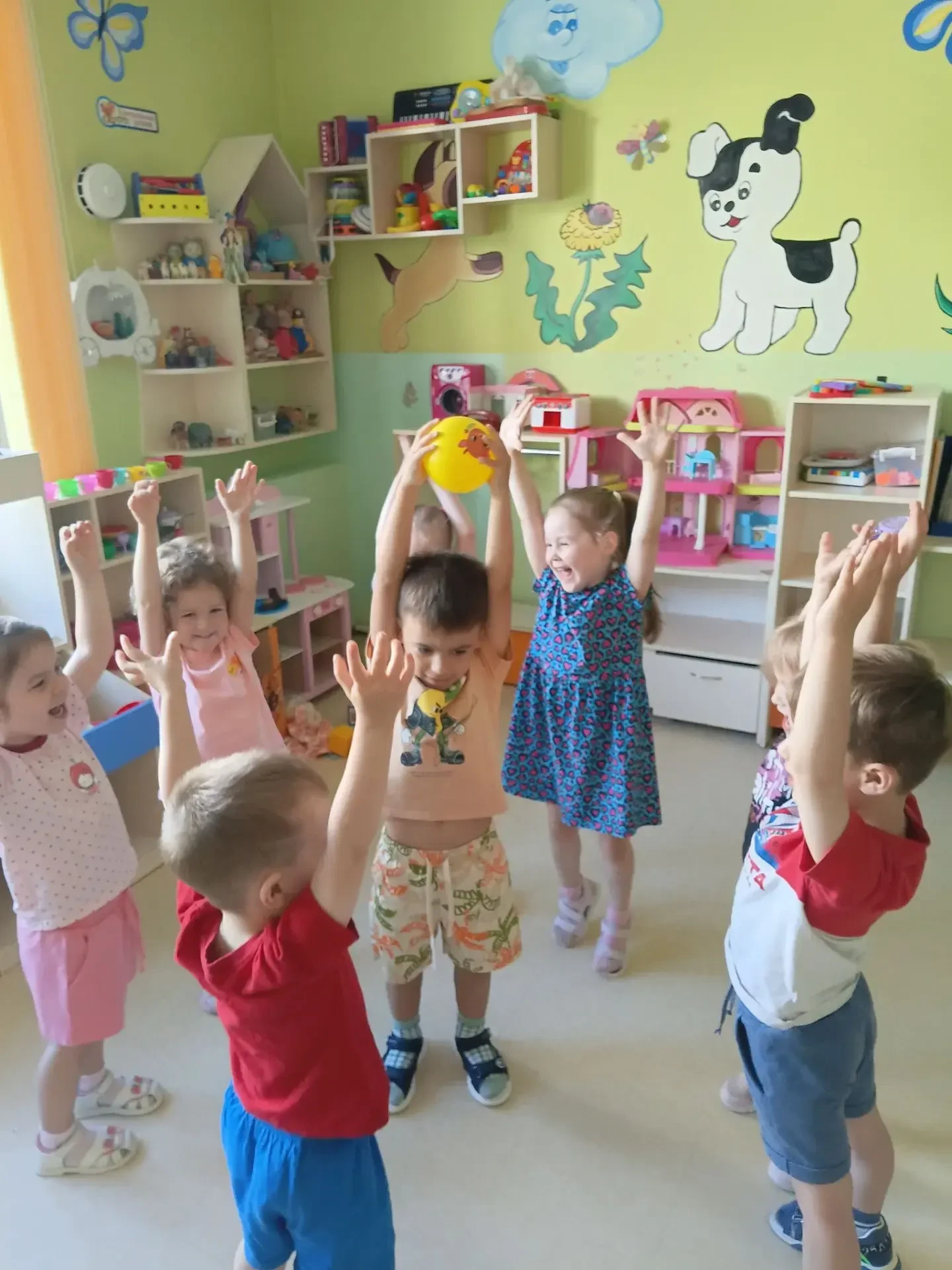 В возрасте 3–4 лет дети только начинают осваивать навыки взаимодействия, и наша задача — создать усл