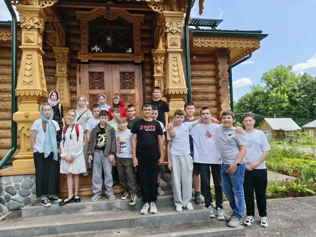 Один день в обители: как школьники Чувашии знакомятся с жизнью монастырей.
🤝
В Чувашской Республике