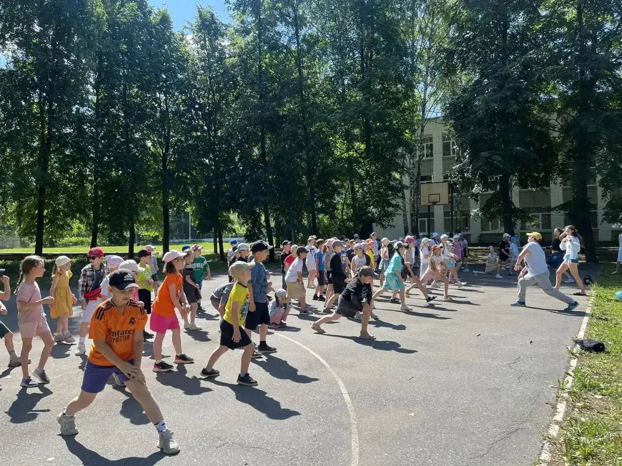 ☀️16 июня — ещё один насыщенный и яркий день в лагере!☀️

Как всегда, утро началось бодро — с зарядк