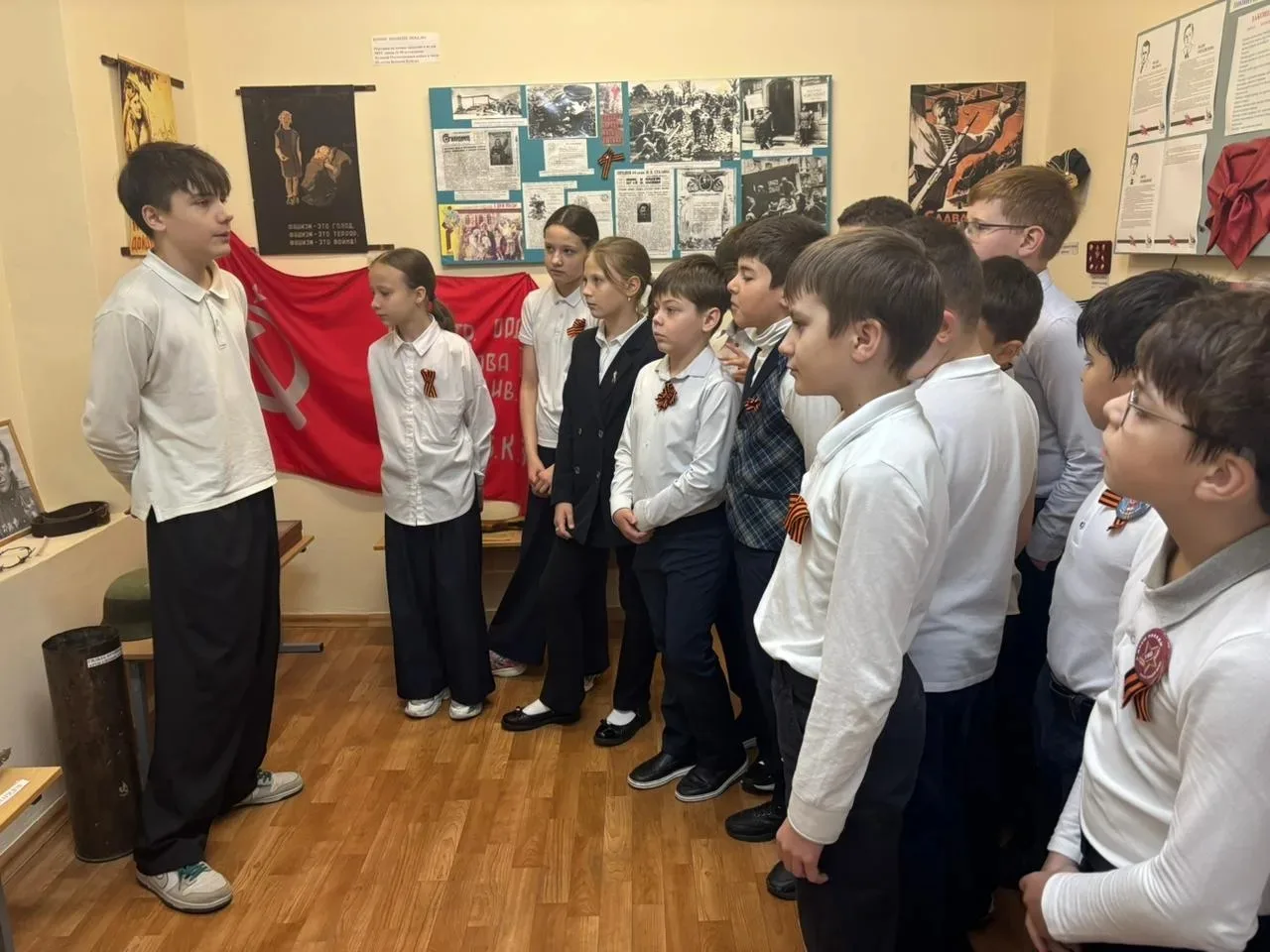 В период с 12 по 15 мая, в рамках Уроков Мужества «Кубань в  солдатской шинели»,  юные экскурсоводы 