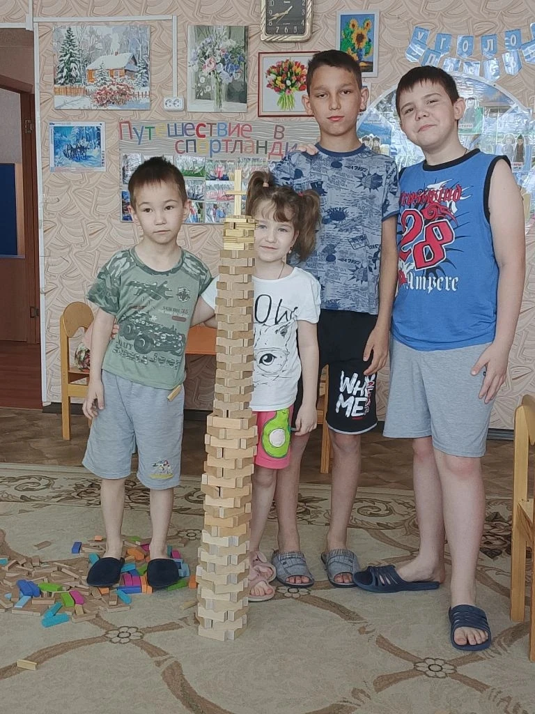 Какое это интересное занятие - постройка башен !