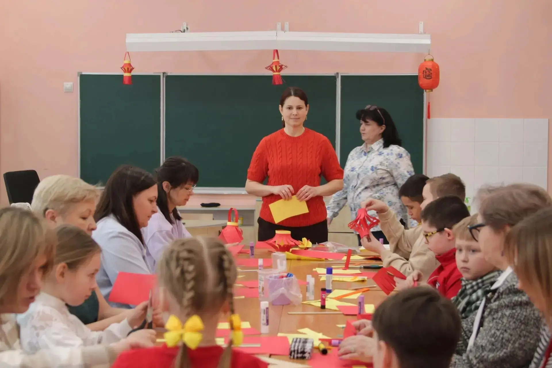 🪭 День китайской культуры в нашей школе: «КОД КИТАЯ»! 🏮  ✨Сегодня МБОУ «Школа №18» превратилась в на