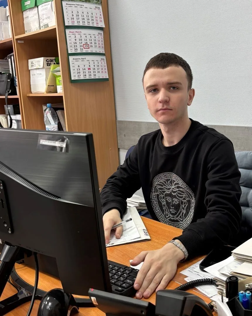 В клиентской службе Заельцовского района проходит производственную практику Видергольд ...