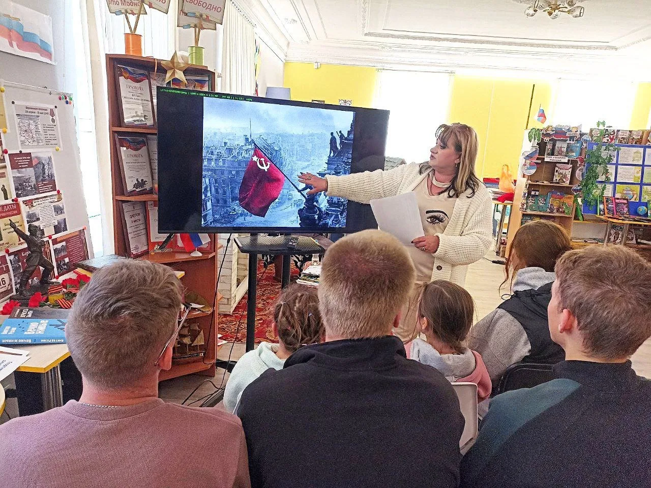 В Любимовской библиотеке прошёл час мужества «Последний бой. Битва за Берлин»  Неугасима память поко