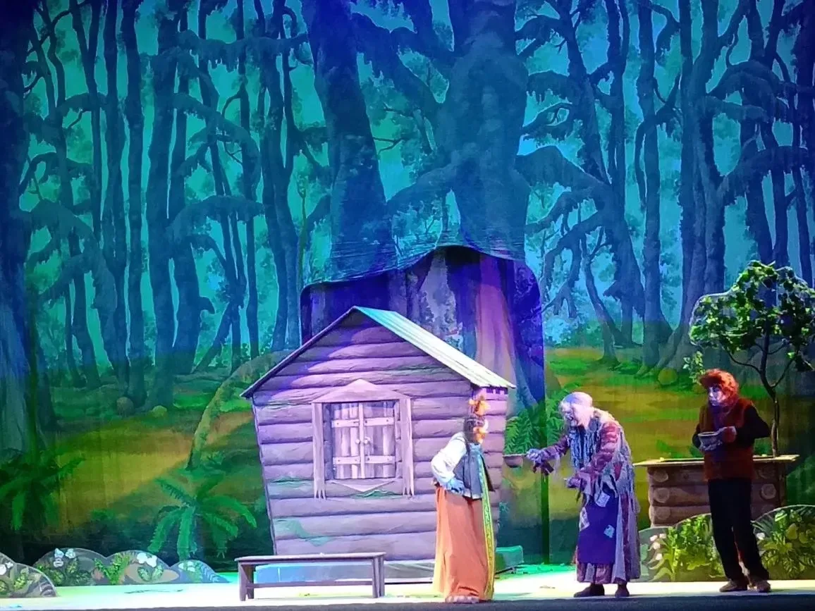 Сказочное приключение первоклашек в театре Лермонтова! 🎭✨  20 марта наши обучающиеся 1 "В" класса ок