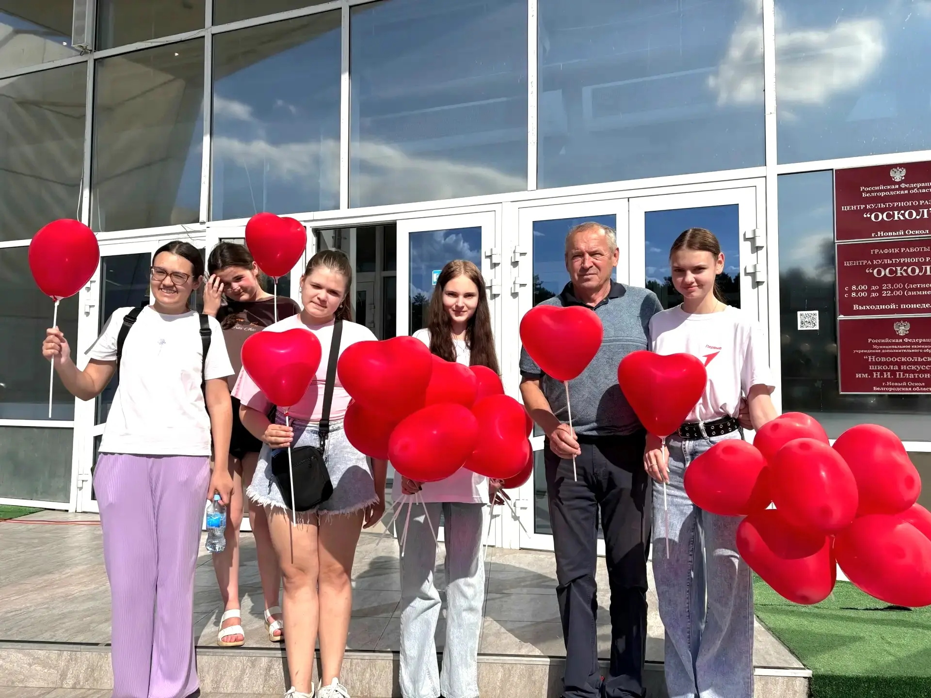 С праздником, герои! Поздравляем со Всемирным днём донора!

В преддверии этого важного дня в Новооск