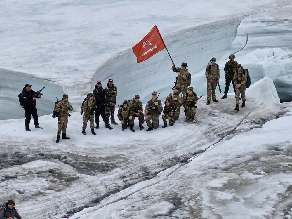 Юнармейцы Нерюнгринского района по ежегодной традиции провели разведвыход на ледник.

Была поставлен