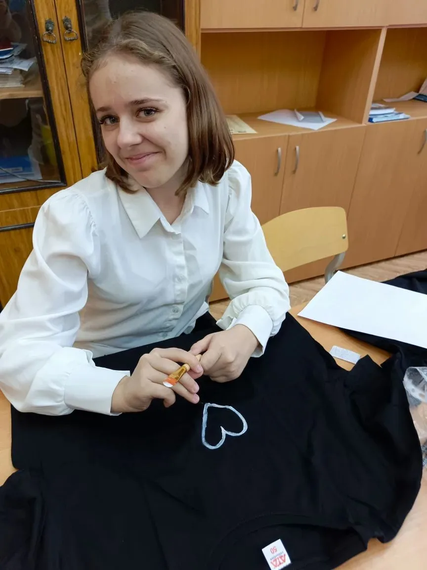 Сегодня в нашей школе были проведены мастер-классы "Теплый подарок", "Сам себе дизайнер...