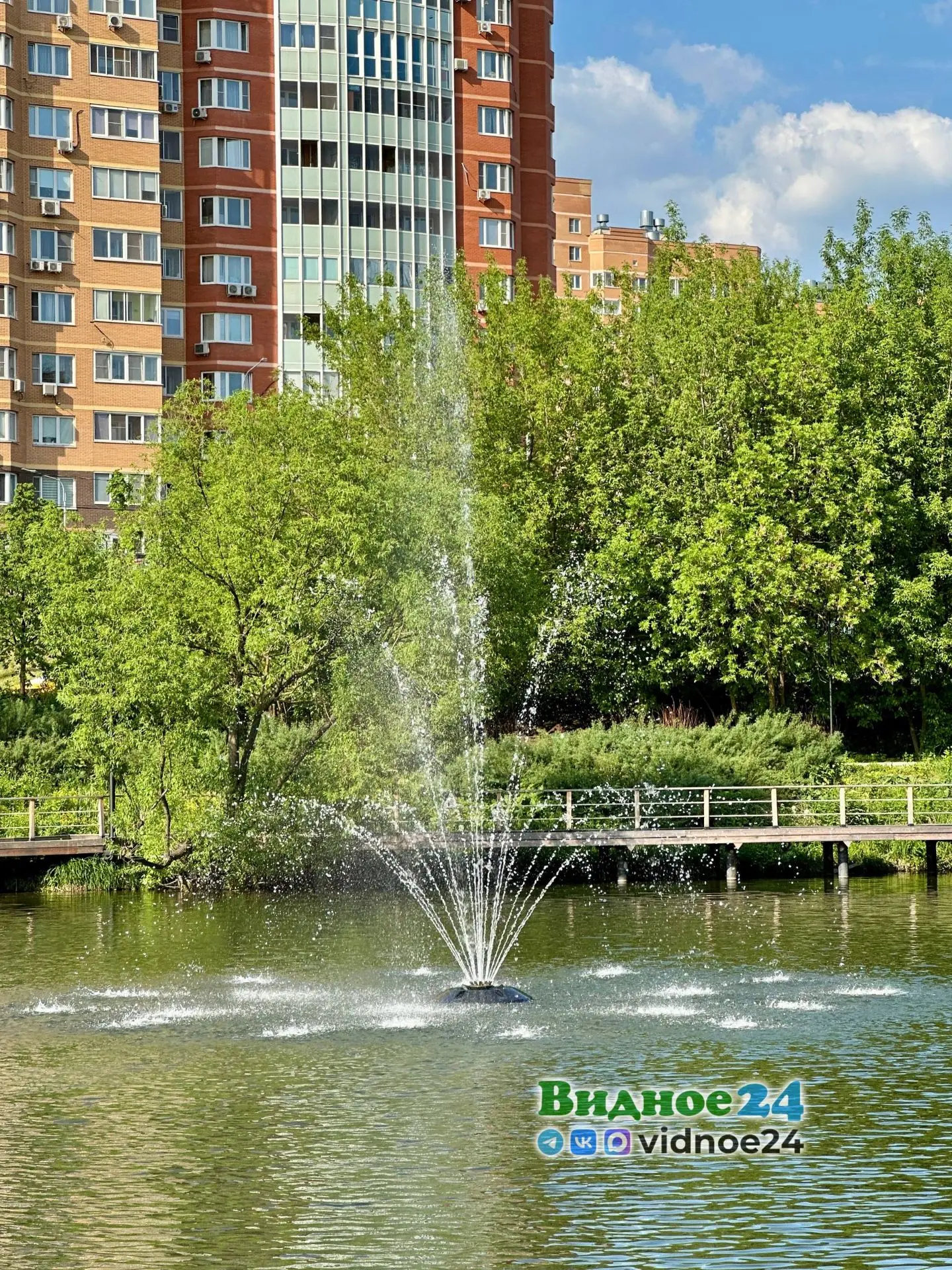 Видное, 20 мая 2026, 30 °С. В городе работает только три фонтана из шести.  Подписывайтесь на Видное