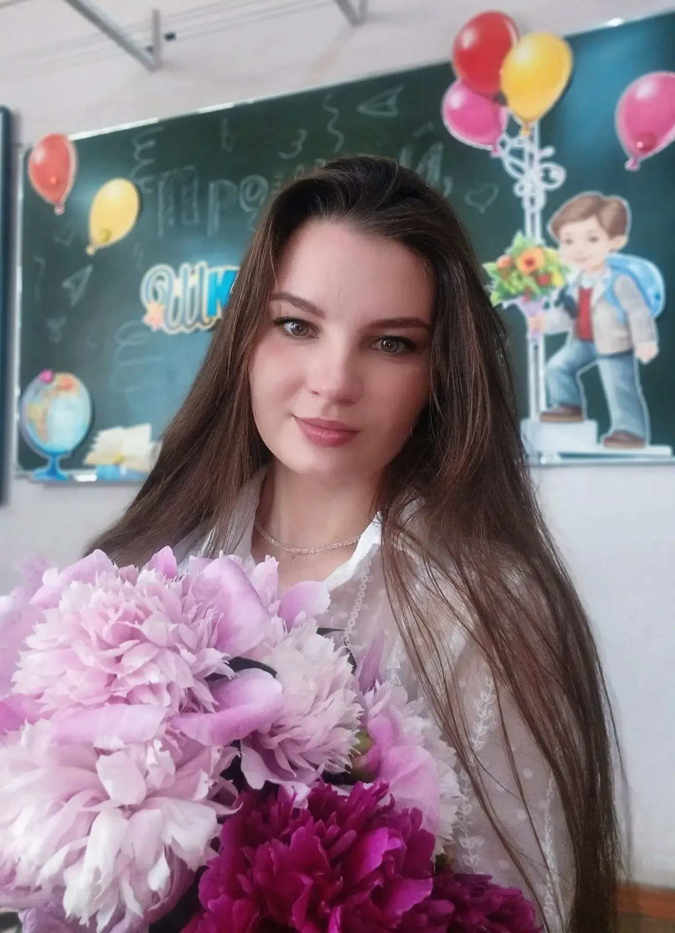Поздравляем нашу любимую учительницу начальных классов