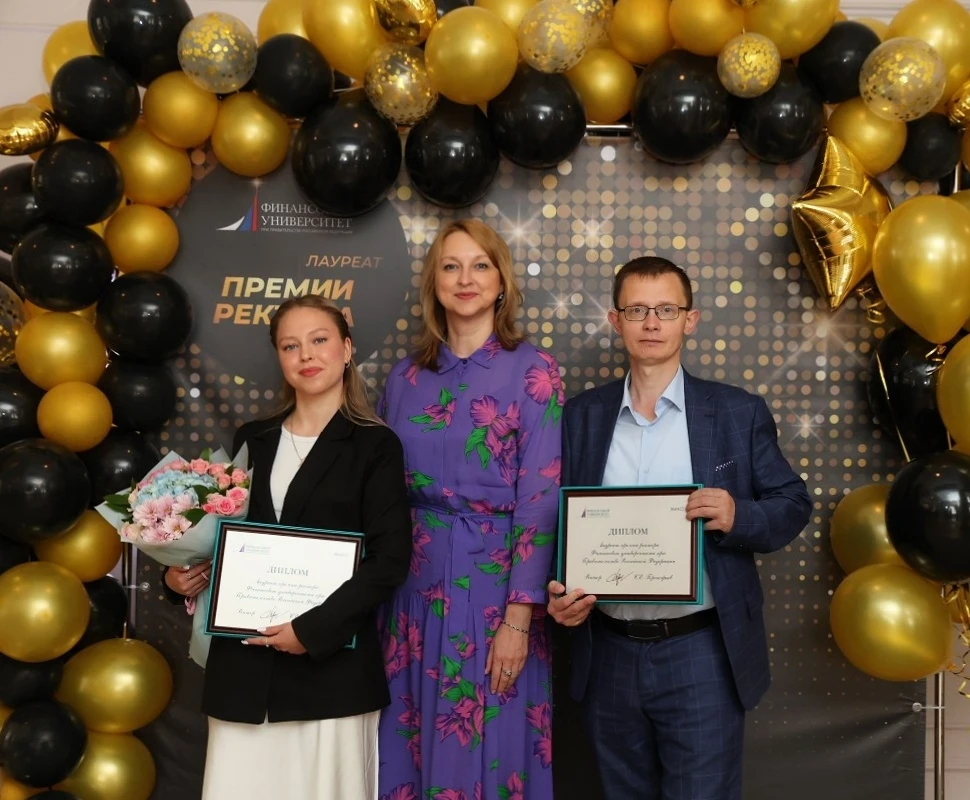 Высокая награда ректора: триумф преподавателя и студентки Финуниверситета из Смоленска! ✨