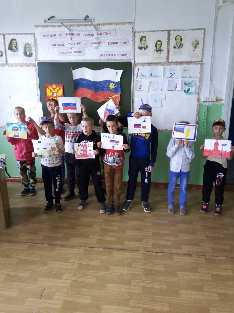 В честь Дня России Косьинская библиотека в партнерстве со школой провела творческий час « Россия – г