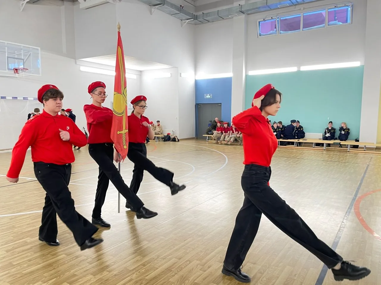 #юнармейскиеновости  🇷🇺Юнармейские отряды 3 и 8 музыкальных классов приняли участие в традиционном с