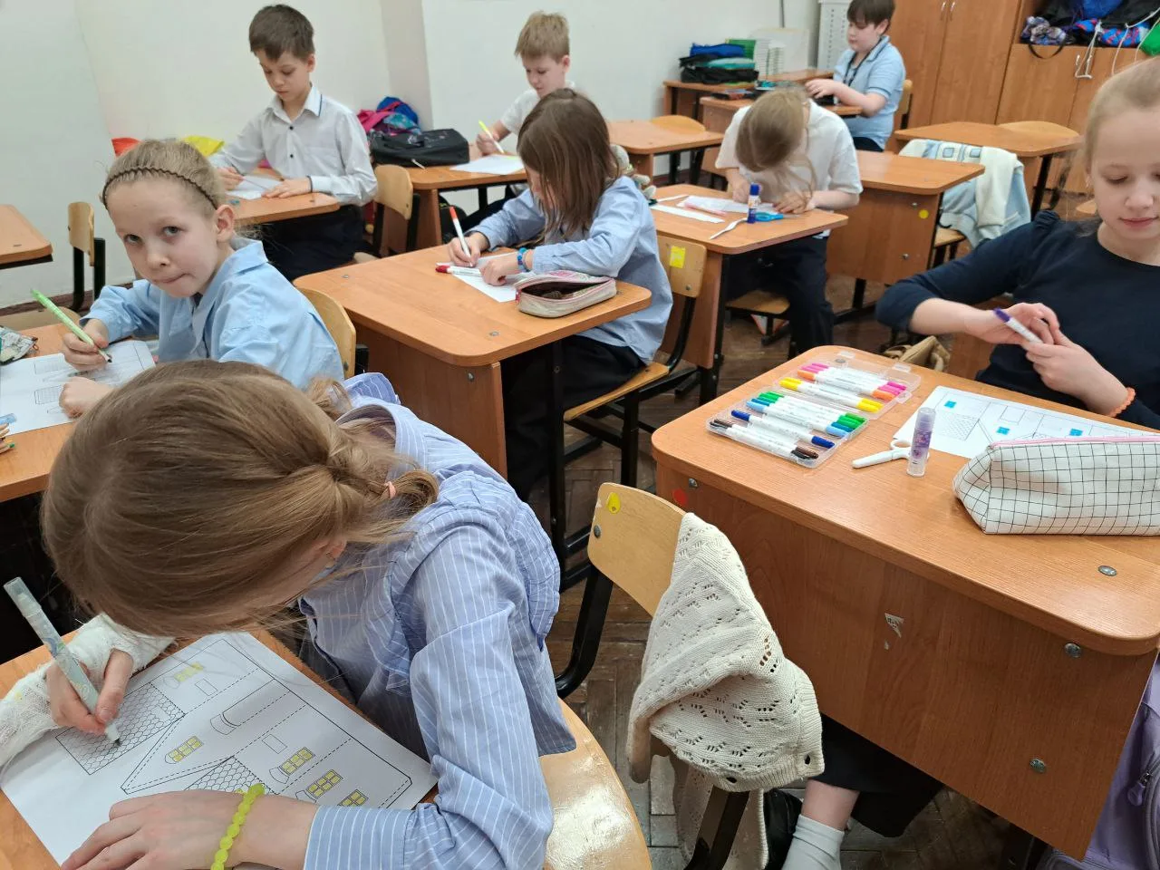С 10 февраля по 13 марта проводилась акция «Скорость – не главное». Участники акции изготавливали бр