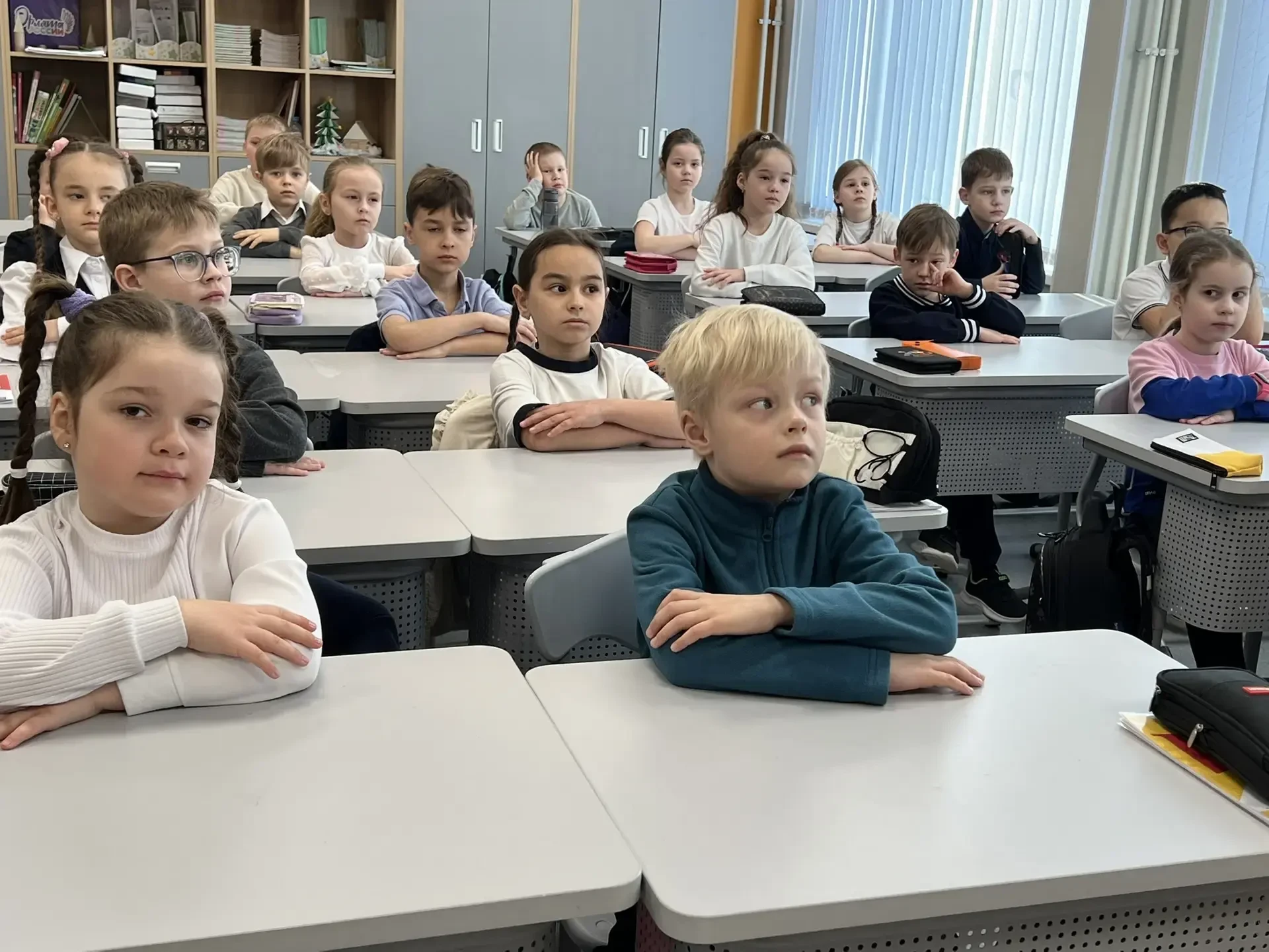 РАЗГОВОРЫ О ВАЖНОМ  Утро понедельника 23 марта 2026 года в школе традиционно началось с торжественно