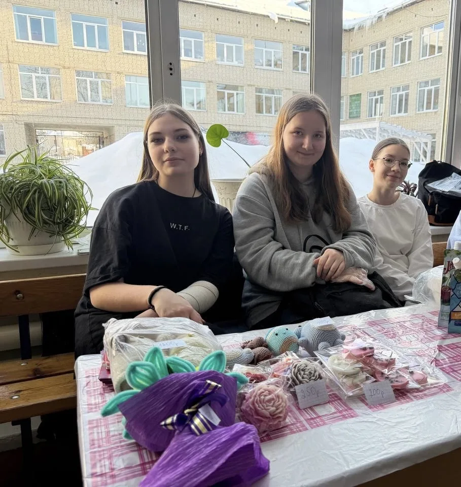 Яркая,шумная и многолюдная ярмарка отгремела в нашей школе 18 февраля!🎪🎉  Музыка,разнообразные сладо