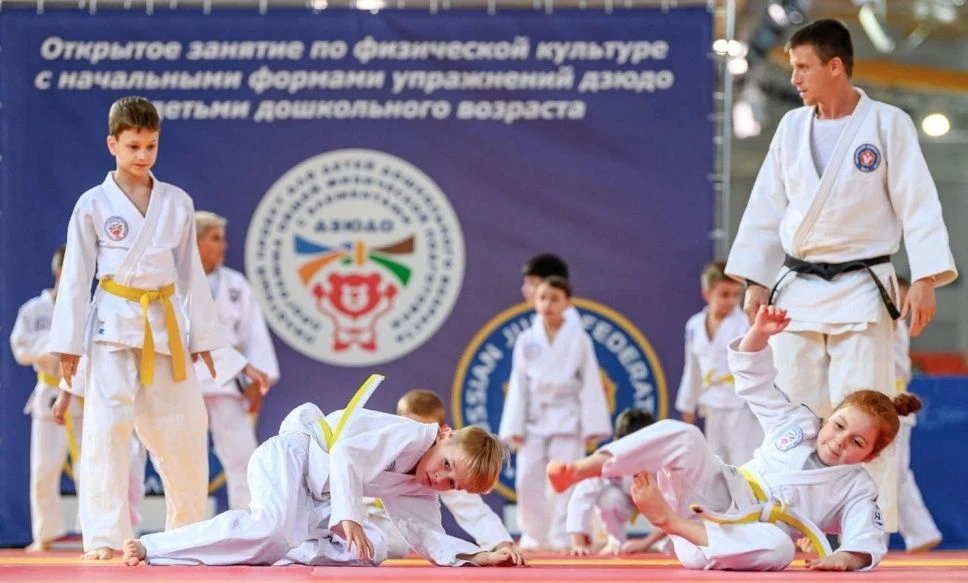 Во Владивостоке работают 12 муниципальных спортивных школ, где дети могут бесплатно зан...