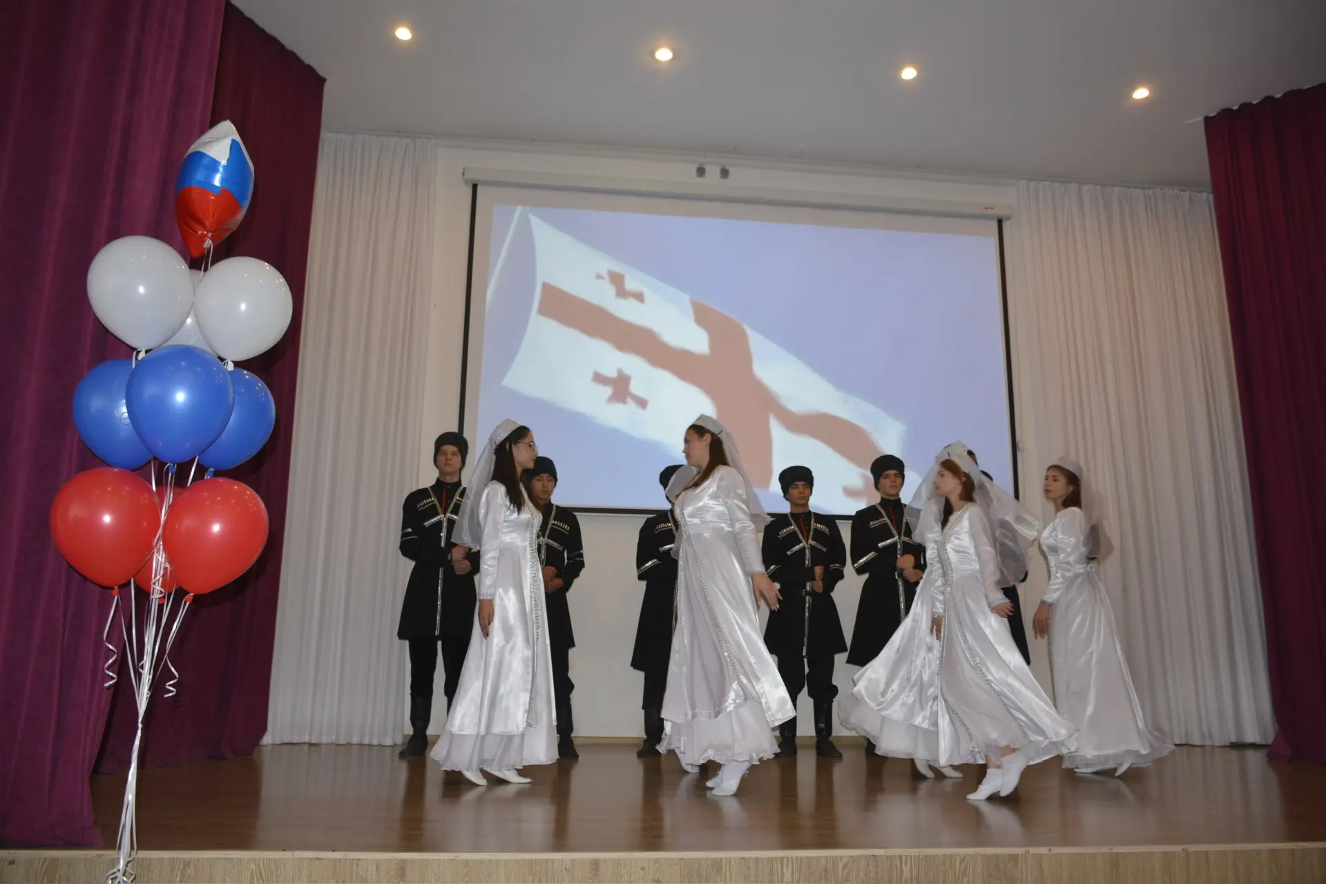 🙌Фестиваль Дружбы Народов   🎉Вчера в нашей школе прошел грандиозный фестиваль Дружбы Народов ! Это у