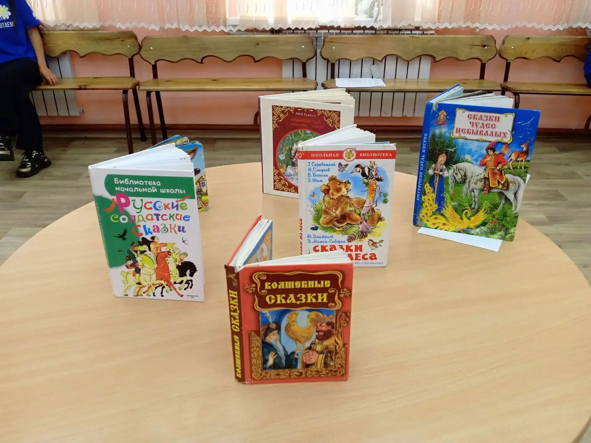 Участники трудового отряда «ТОС-организаторы: зажигаем ярко» выступили впервые в роли ведущих на лит