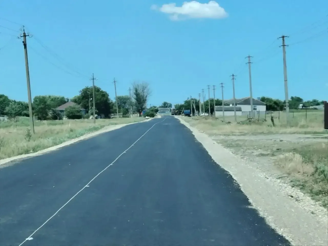 В селе Суркуль завершен ремонт дороги по улице Партизанской. 🛣️ 
 
Проведено полное асфальтирование
