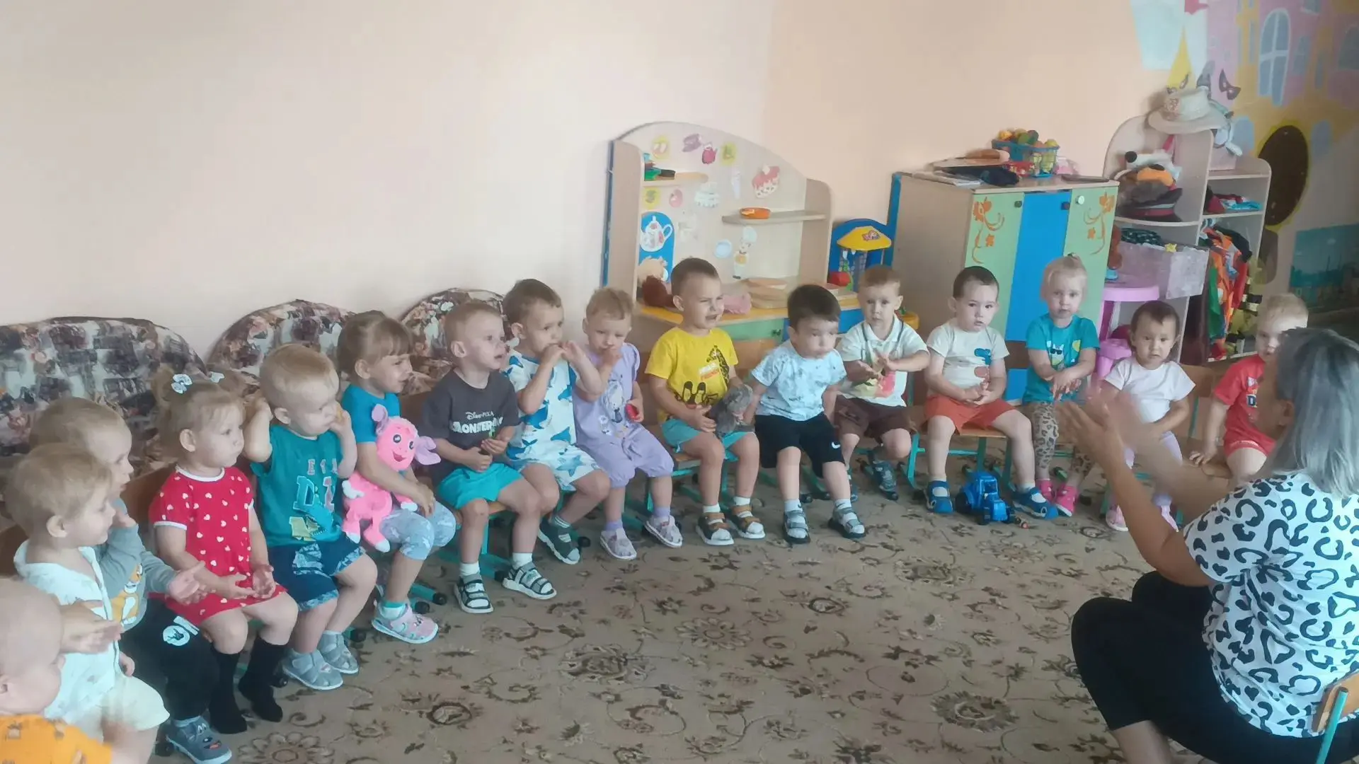 «Пальчики-помощники! 👋 В первой ранней группе «Радуга» день пальчиковых игр. Разминаем ладошки, учи