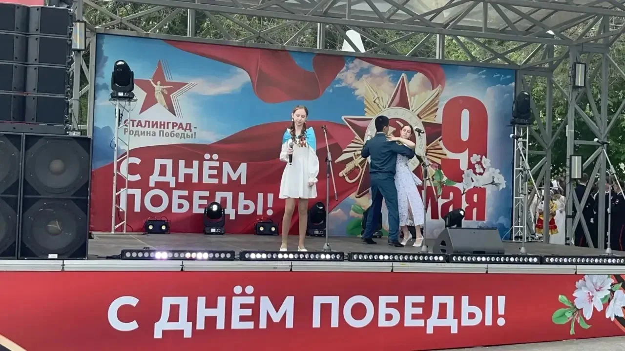 9 мая на сцене набережной прошёл трогательный и торжественный концерт, посвящённый Дню Победы. В мер