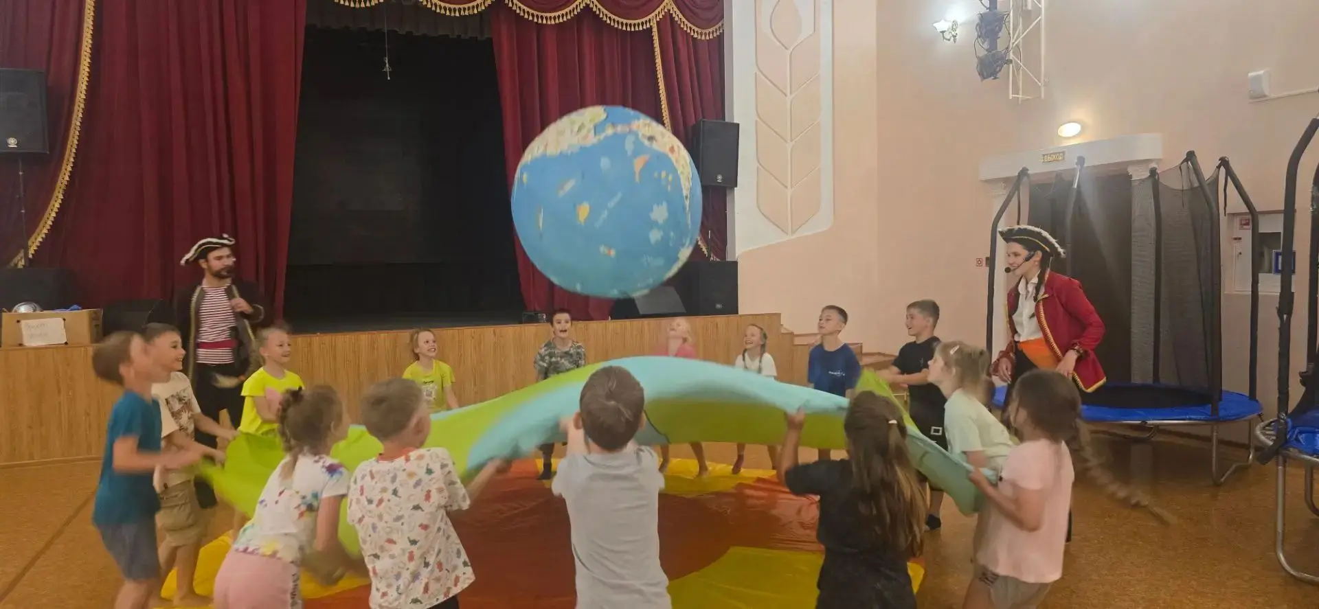 22 июля, на сцене дома культуры состоялось захватывающее представление "Шоу шаров".
Ребята путешеств
