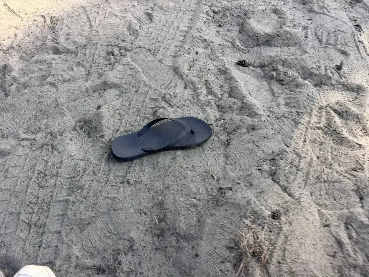 Двое парней пропали у водоёмов в Иркутской области.

Вчера в два часа ночи 19-летний иркутянин ушёл 