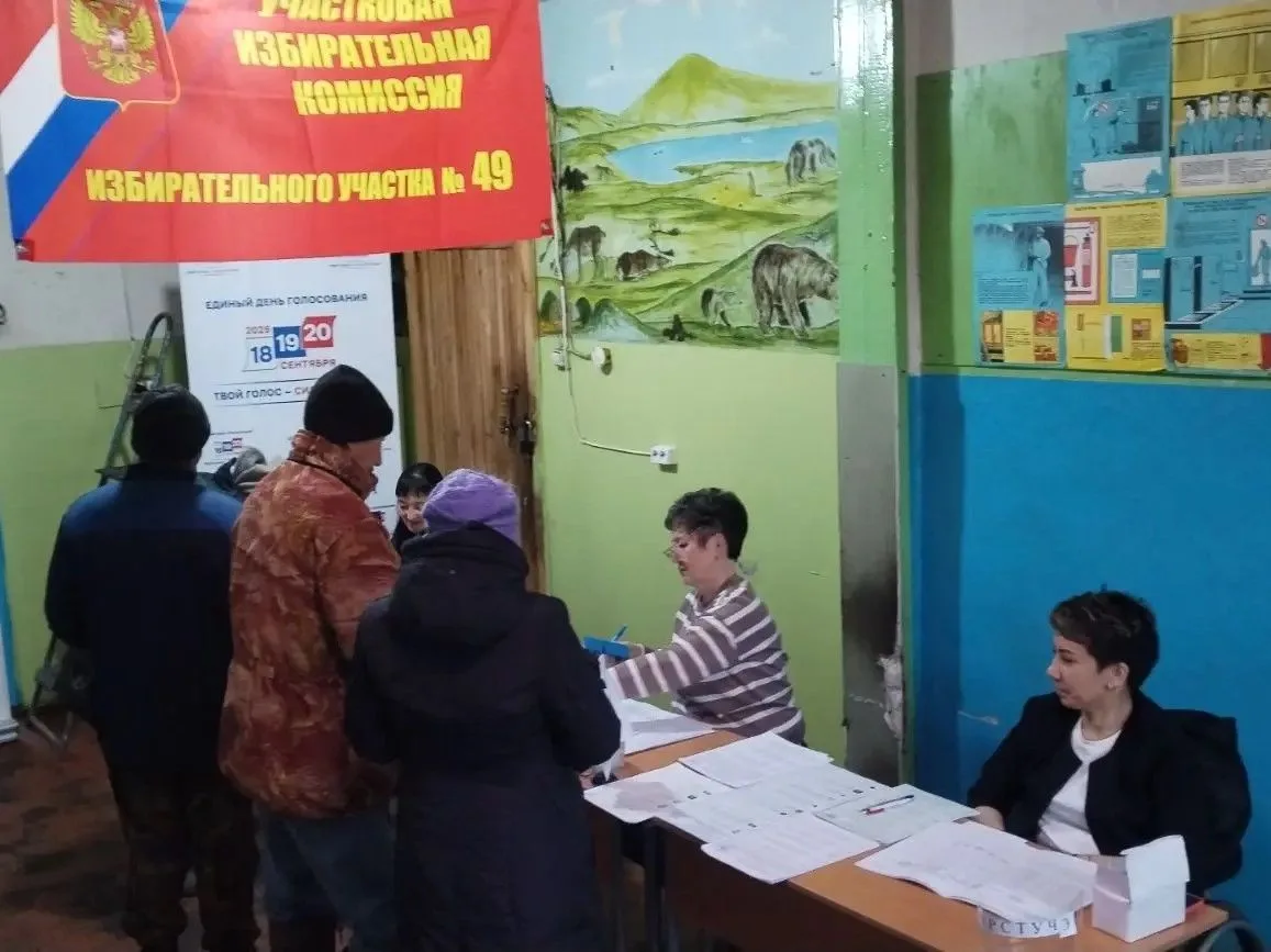 ⚡️ Герой дня: житель Чукотки бросил рыбалку ради 100% явки на выборах!