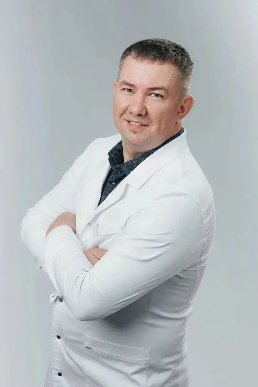 Настоящая жизнь доктора — не под вспышками камер, а за дверями операционного блока и на...