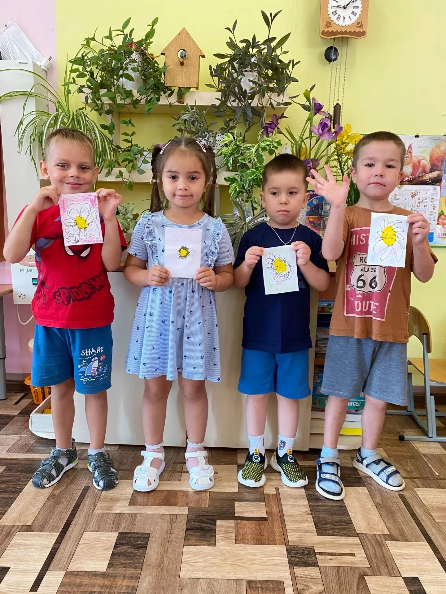 🌼 Ромашки для любимых мам — от группы «Рябинка»!