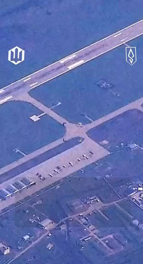Полет украинского разведывательного дрона над авиабазой Миллерово в Ростовской области ...