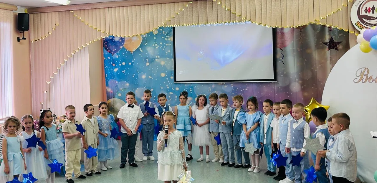 ✨Выпускной бал!
Праздник яркий и красивый, грустный и  радостный! 
Поздравляем каждого выпускника!
П