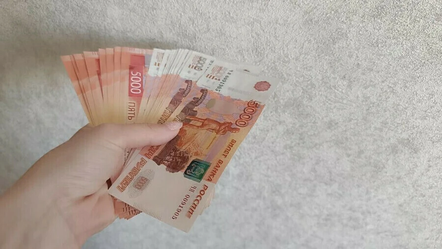 Банк России с мая обязал кредитные организации усилить контроль за операциями с наличными деньгами. 