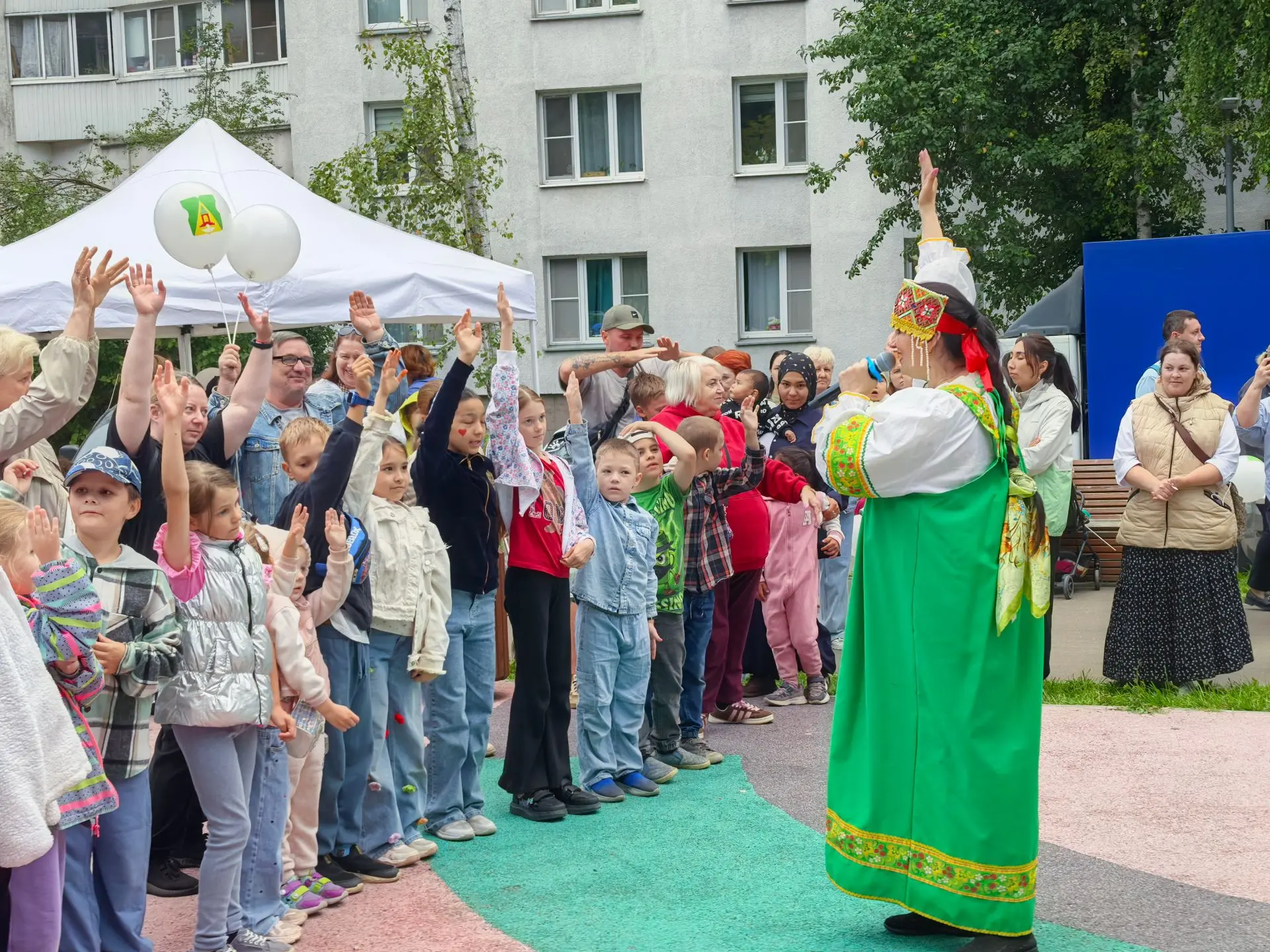 20 августа на дворовой площадке по адресу улица Академика Варги, дом 18, прошёл семейны...