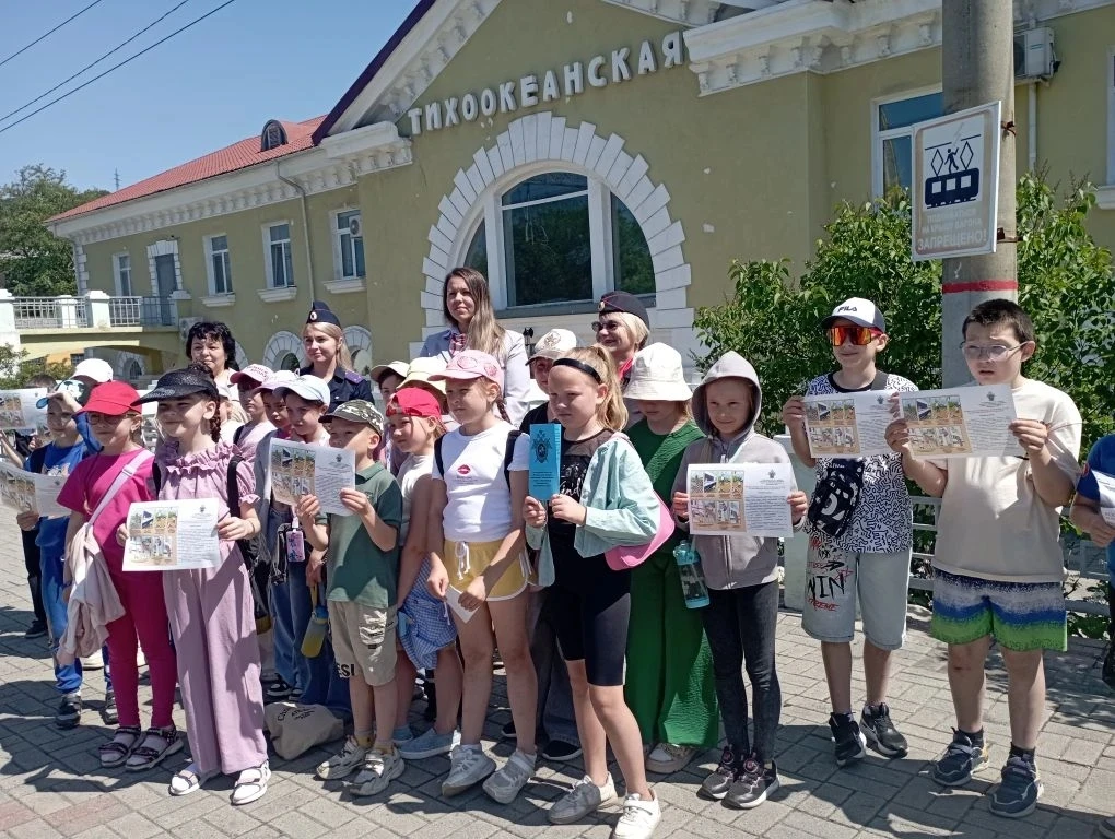Второй отряд ездил на экскурсию на железнодорожный вокзал. Ребята побывали в комнате управления поез