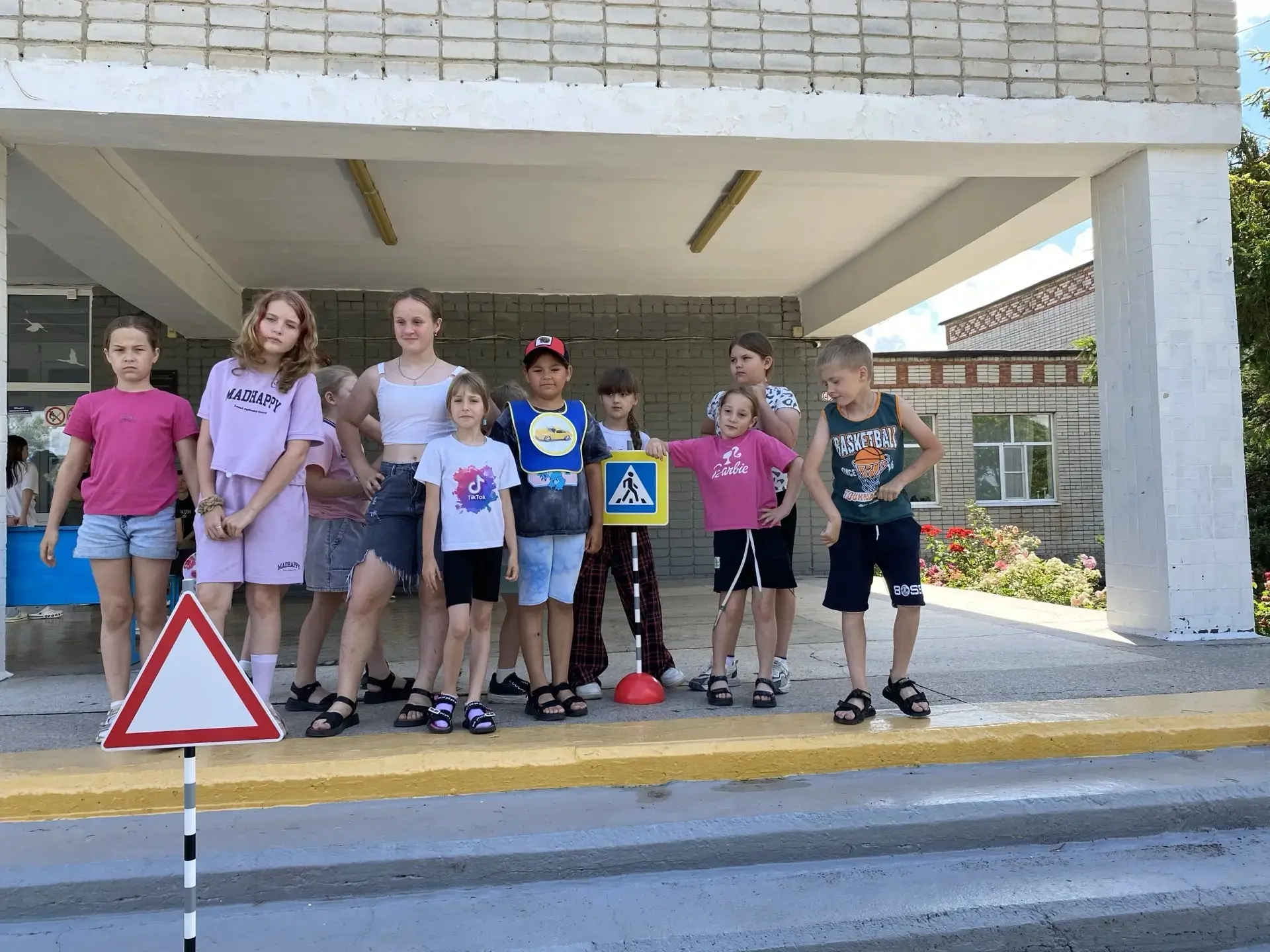 🌟 Сегодня в нашем пришкольном лагере прошла невероятно увлекательная игра "Знатоки ПДД"! 🎉 Ребята 