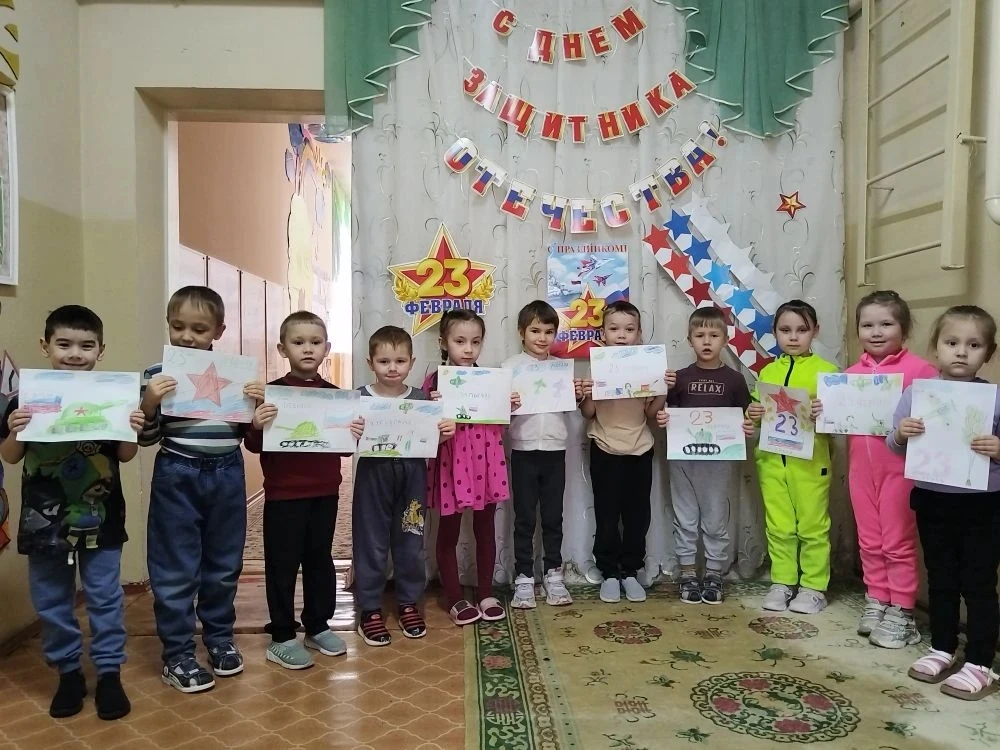 Рисование в старшей группе "С днем защитника"