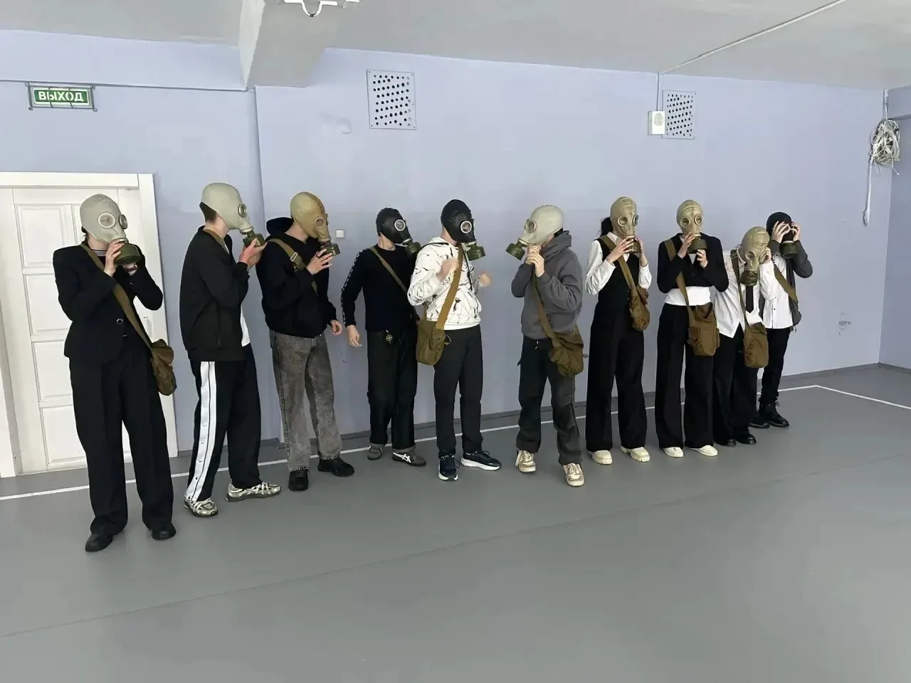 Команда учеников 8б класса поучаствовала в военно-патриотической игре «Зарница»  Ребята проходили ра
