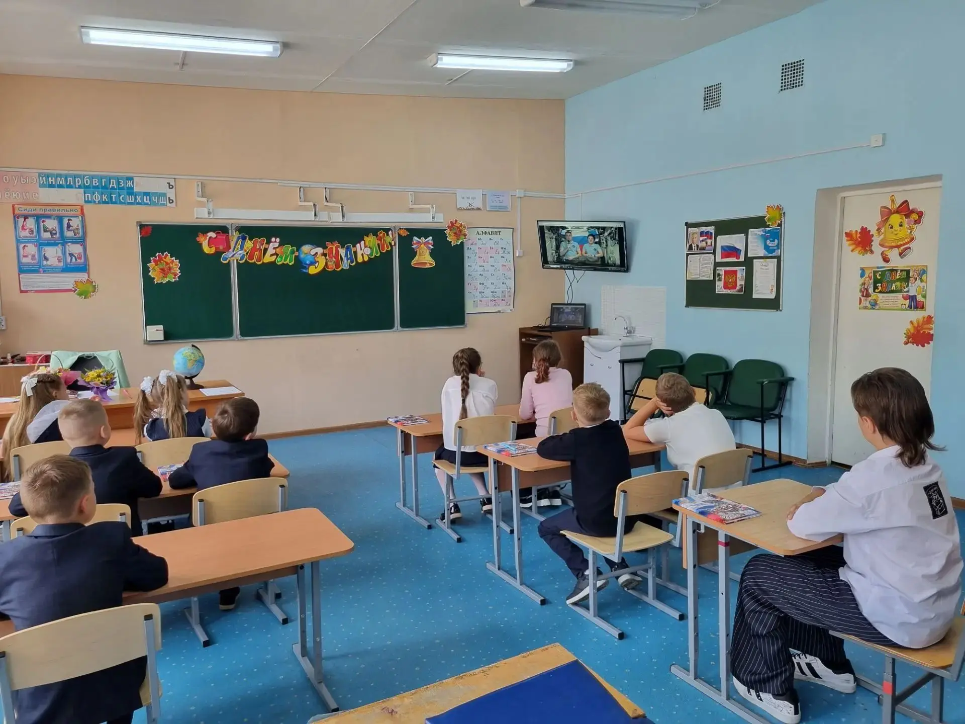 🎒✨ Сегодня во всех классах нашей школы прошли «Разговоры о важном», посвящённые прекра...