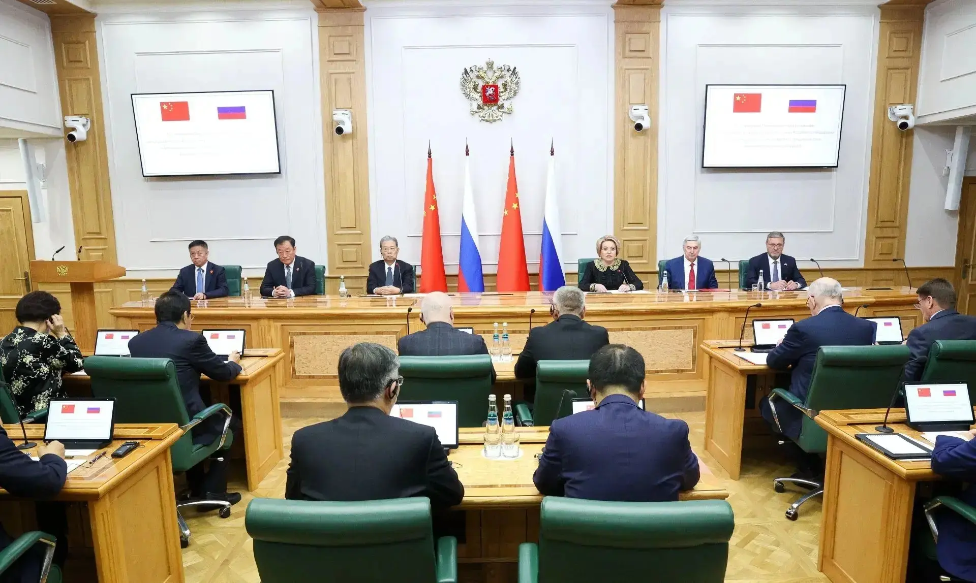 Выступил с докладом о деятельности Центра компетенций российско-китайского делового сот...