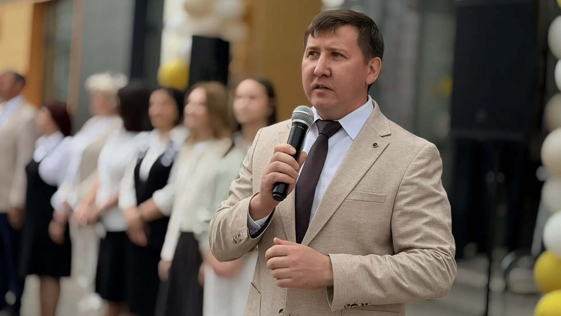 🔔Вот и прозвенел долгожданный последний звонок, ознаменовав начало нового этапа в жизни наших выпуск