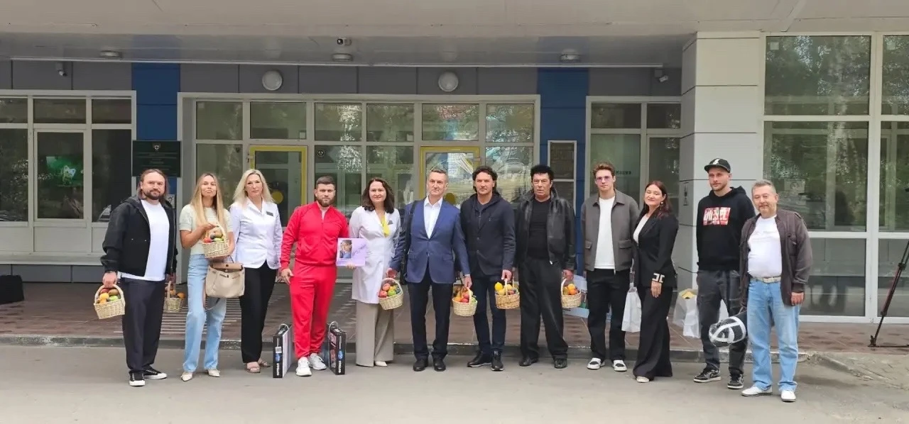 Звезды российского спорта навестили пациентов детской областной больницы во Владимире